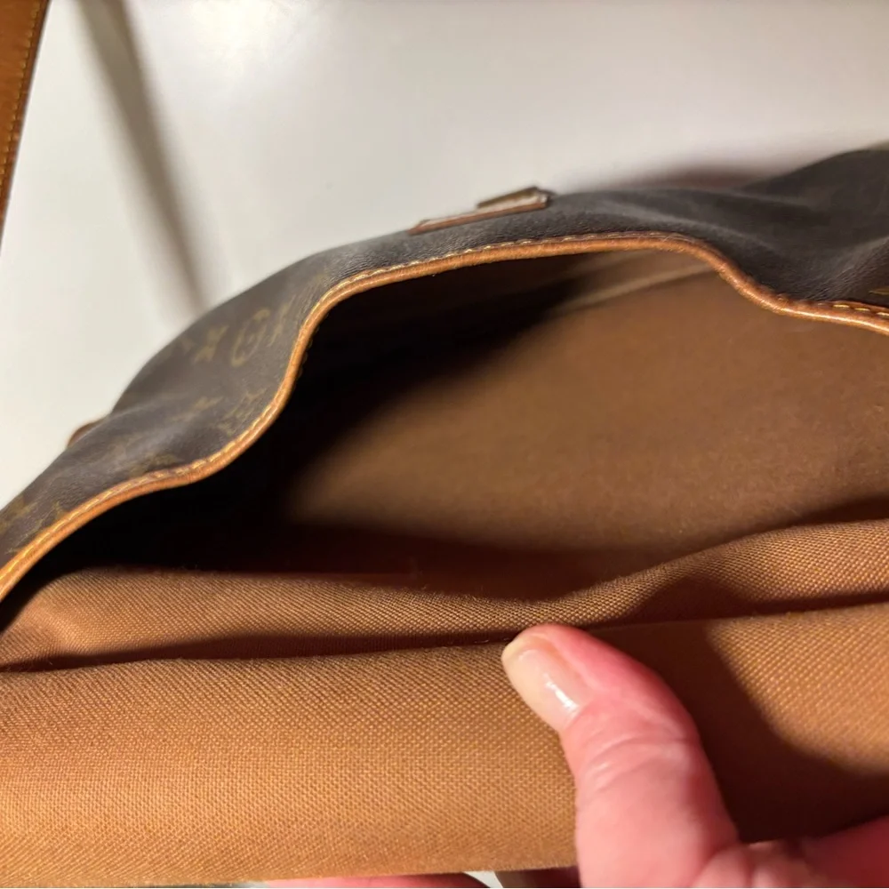Vintage Louis Vuitton Brown and Tan Monogram Crossbody Bag - Picture 6 of 15